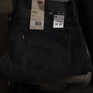 Levi Loose Straight Fit color black brand new.